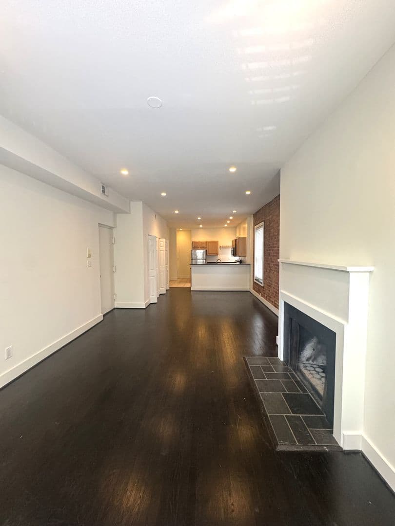 Washington Apartment: 1615 Swann Street NW