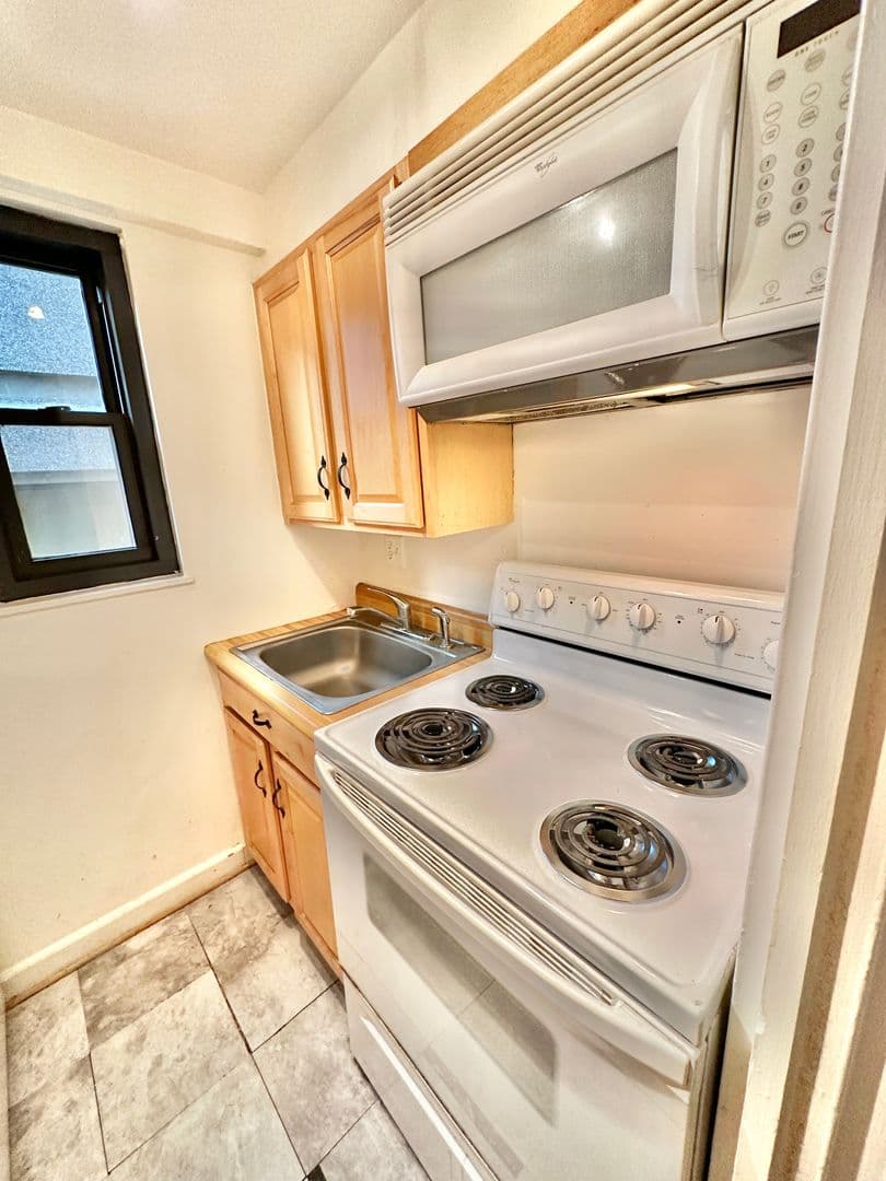 Washington Condo: 2141 I Street, NW #402