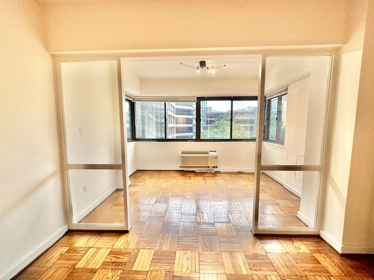 Washington Condo: 2141 I Street, NW #402