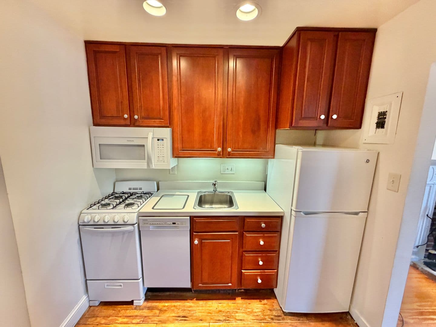 Washington Apartment: 329 C Street, SE