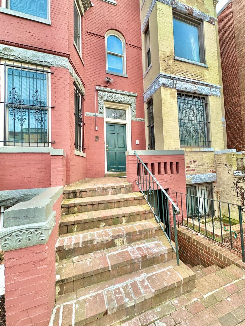 Washington Apartment: 1762 U Street NW