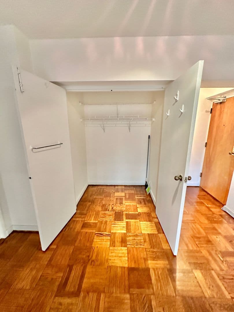 Washington Condo: 2141 I Street, NW #402