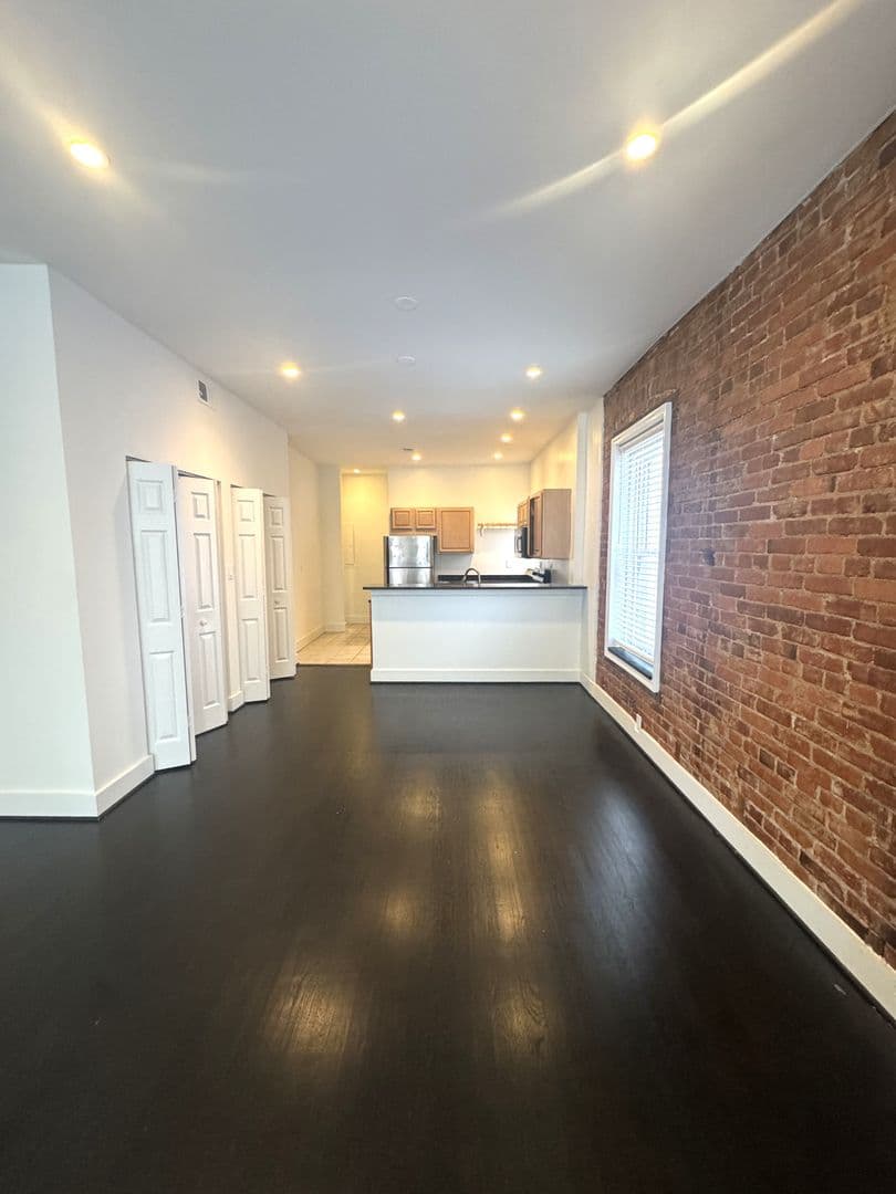 Washington Apartment: 1615 Swann Street NW
