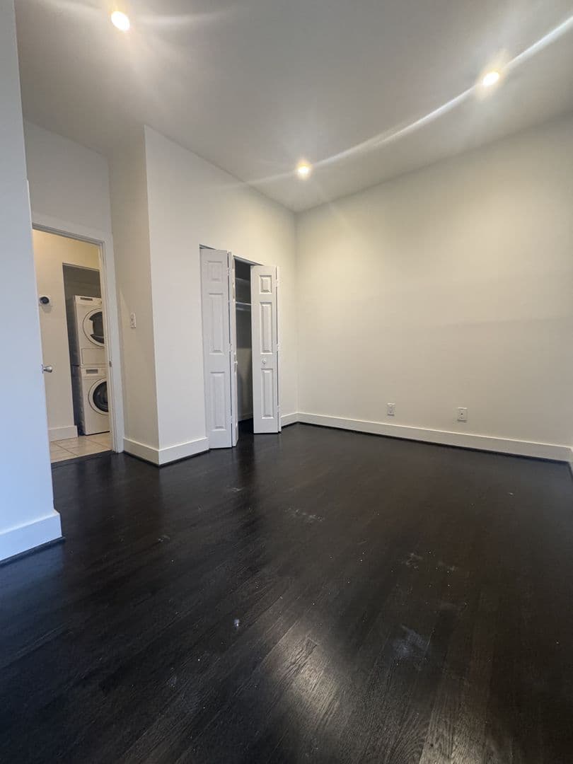 Washington Apartment: 1615 Swann Street NW