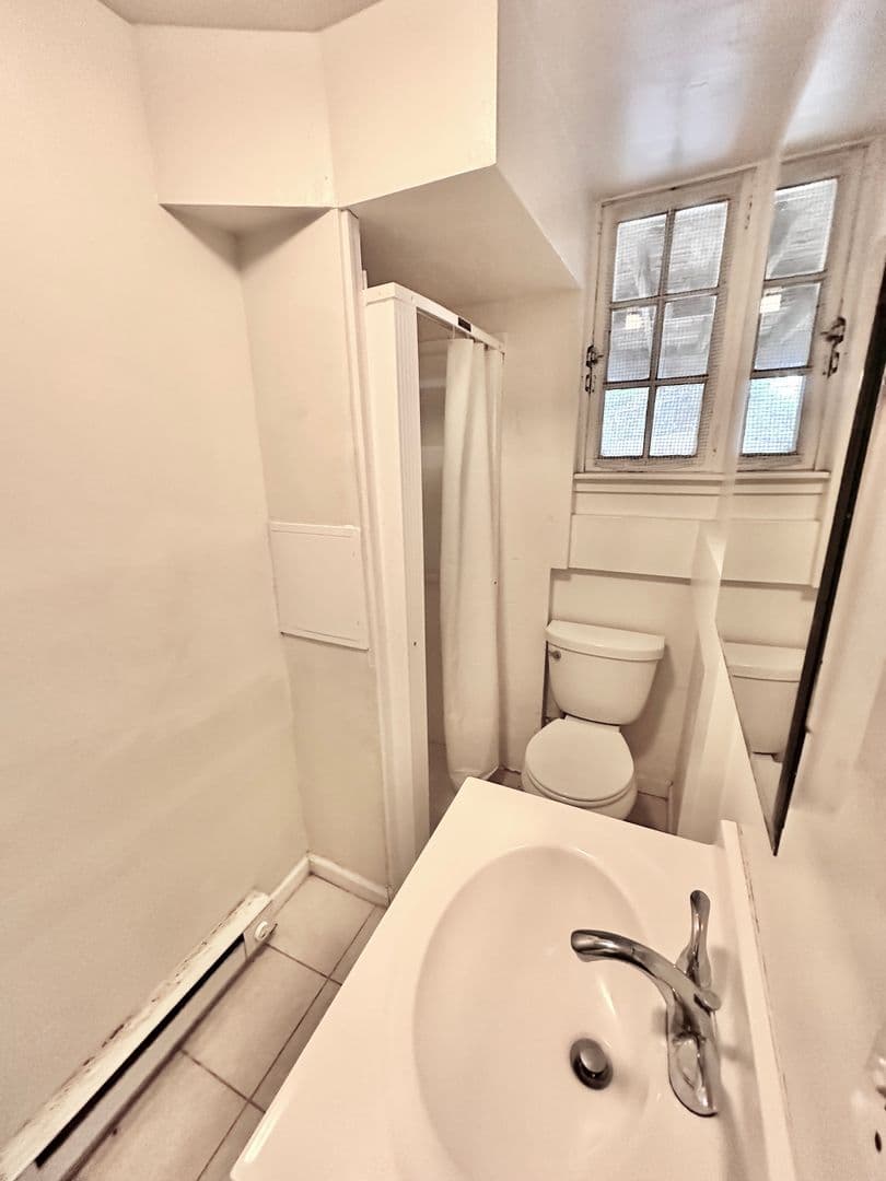 Washington House: 4422 Greenwich Parkway NW