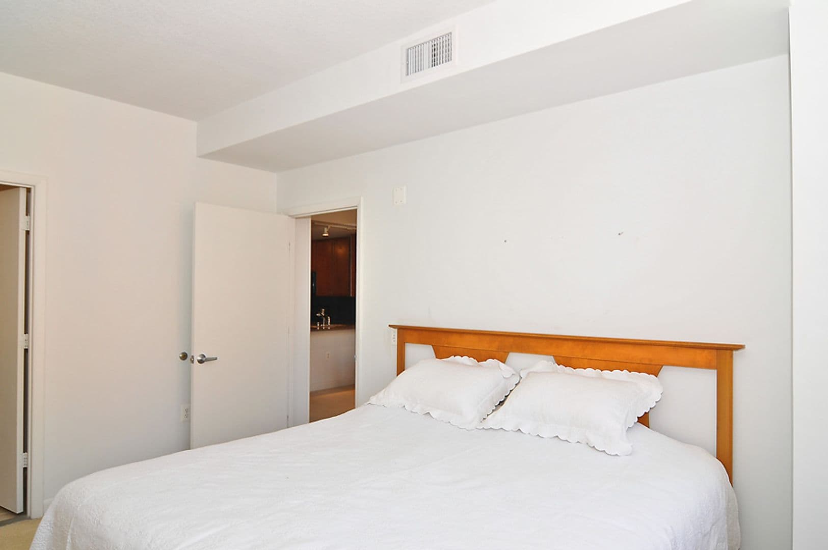 Washington Condo: 400 Massachusetts Avenue, NW #915