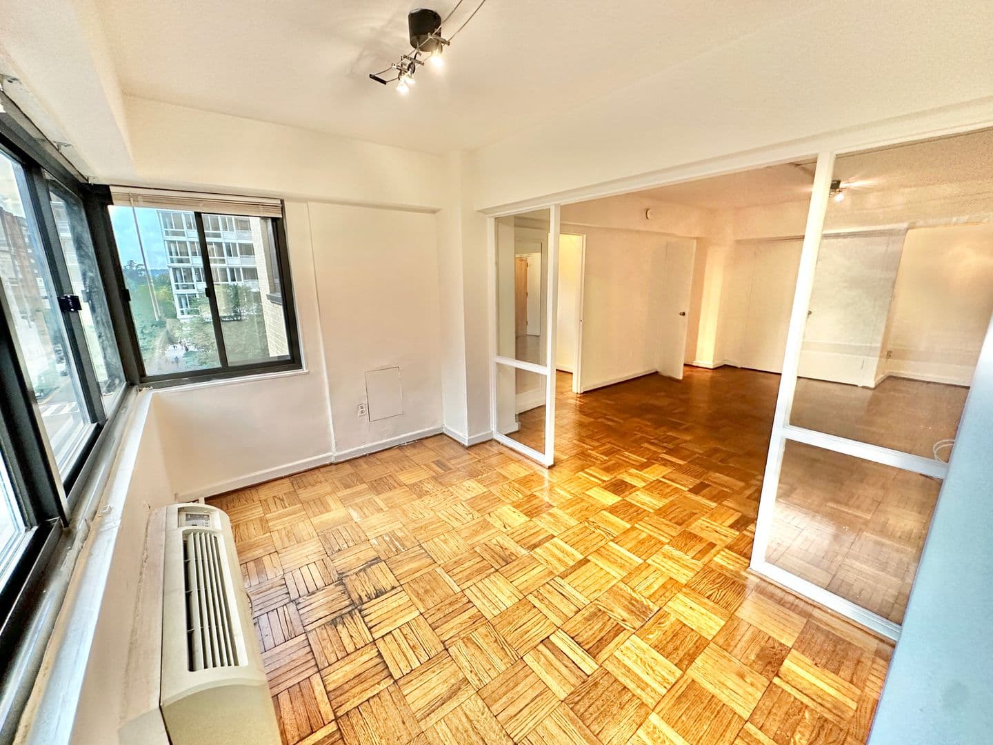 Washington Condo: 2141 I Street, NW #402