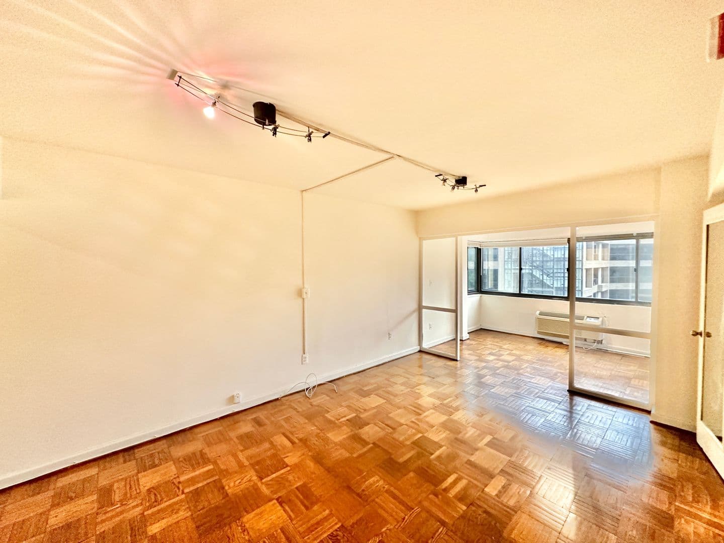 Washington Condo: 2141 I Street, NW #402