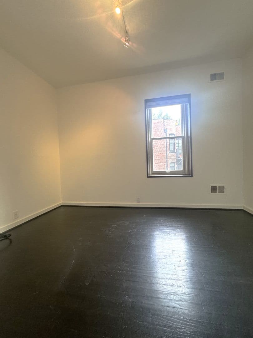 Washington Apartment: 1615 Swann Street NW