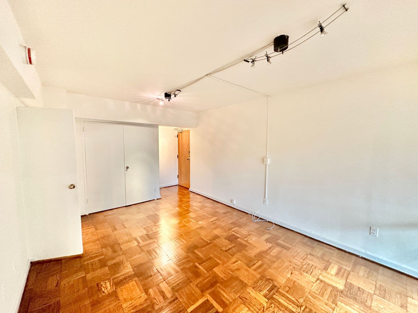 Washington Condo: 2141 I Street, NW #402