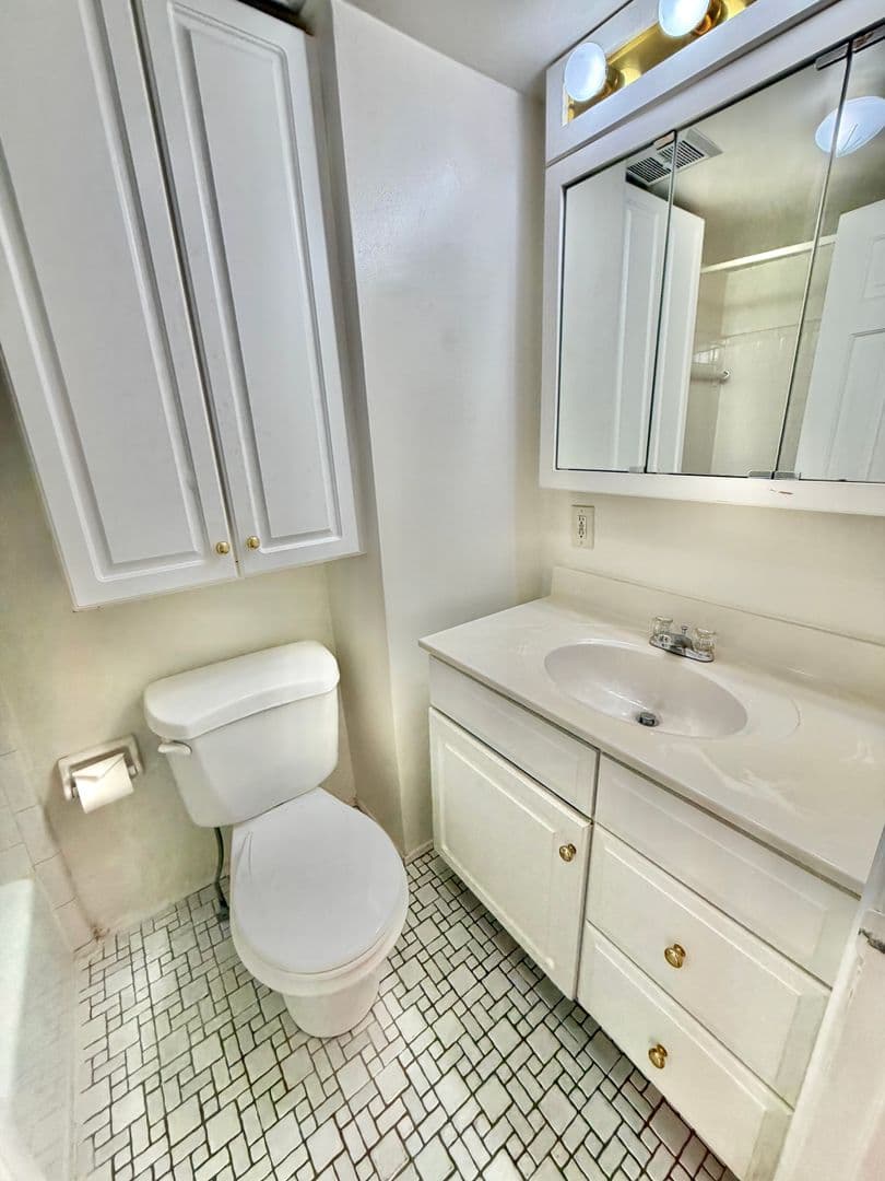 Washington Apartment: 329 C Street, SE