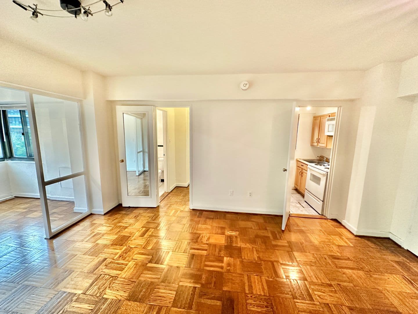 Washington Condo: 2141 I Street, NW #402