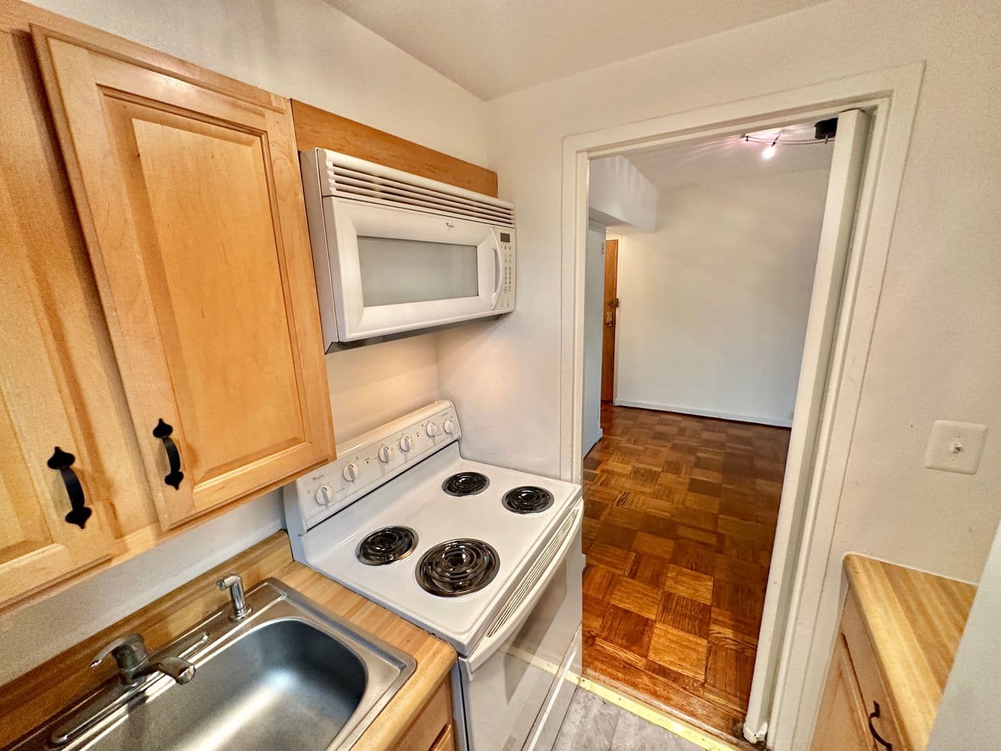 Washington Condo: 2141 I Street, NW #402