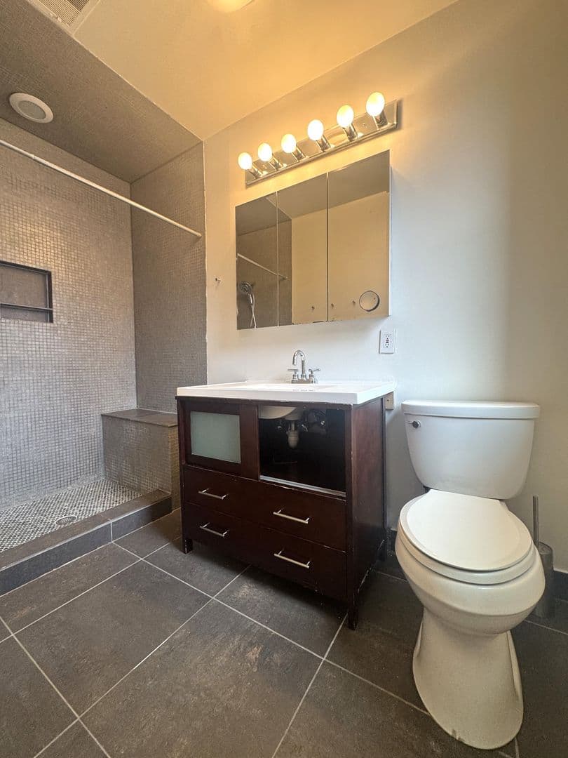 Washington Apartment: 1615 Swann Street NW