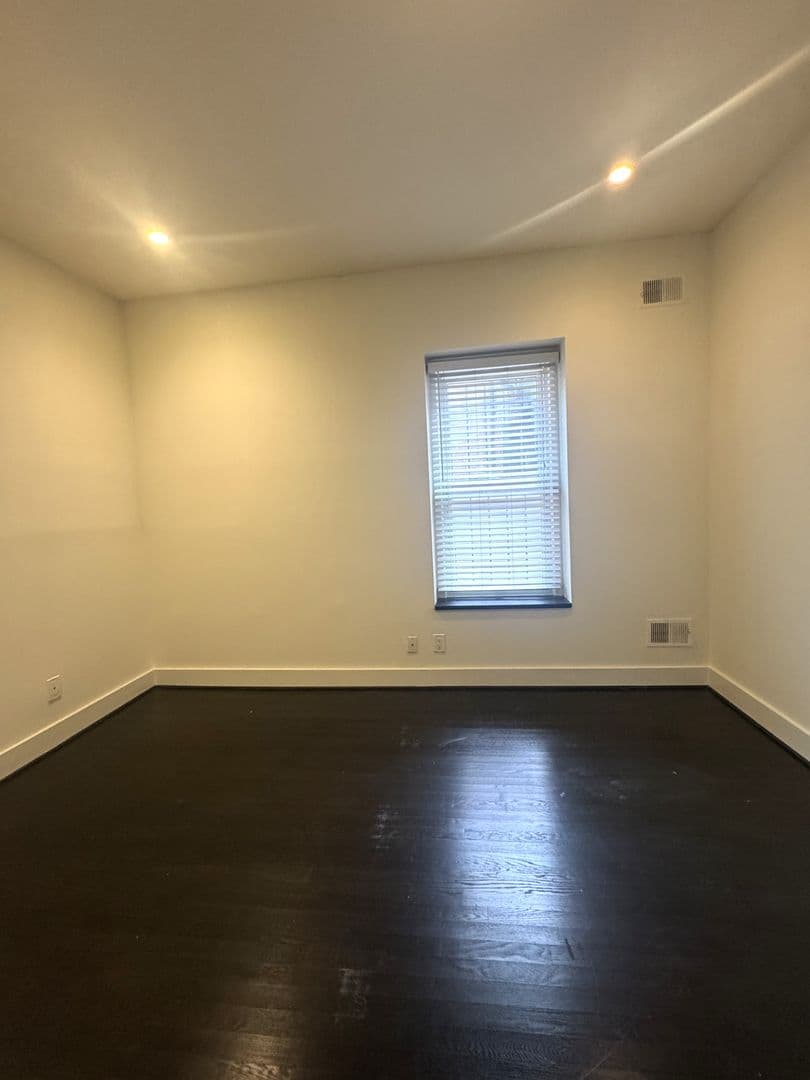 Washington Apartment: 1615 Swann Street NW