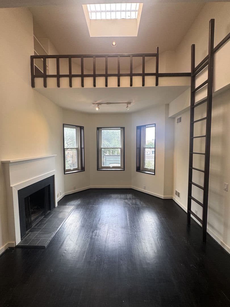 Washington Apartment: 1615 Swann Street NW