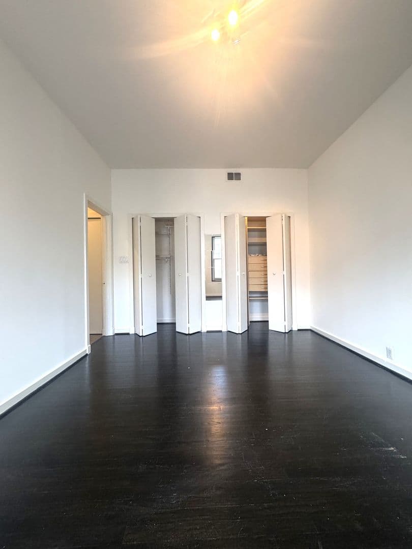 Washington Apartment: 1615 Swann Street NW