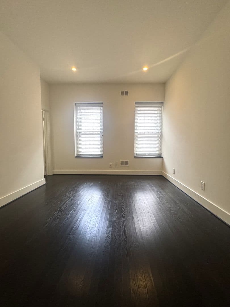Washington Apartment: 1615 Swann Street NW