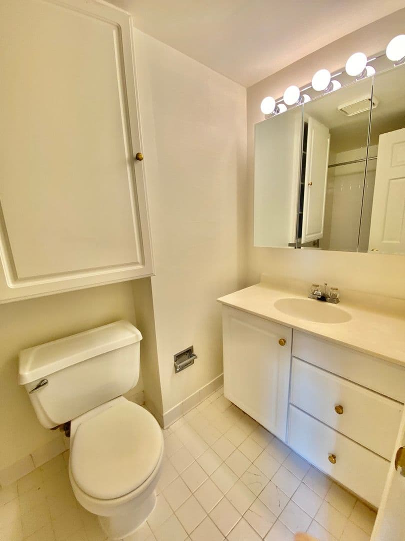 Washington Apartment: 327 C Street, SE