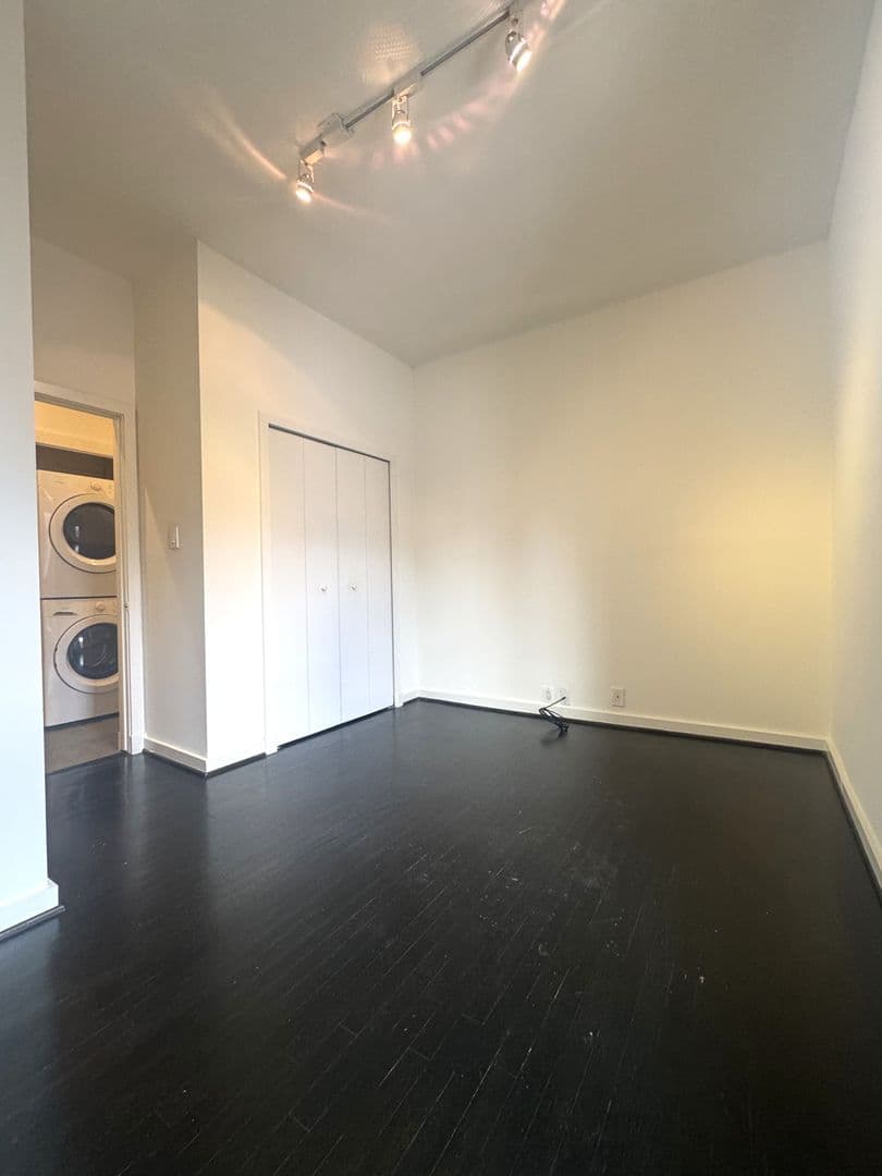 Washington Apartment: 1615 Swann Street NW