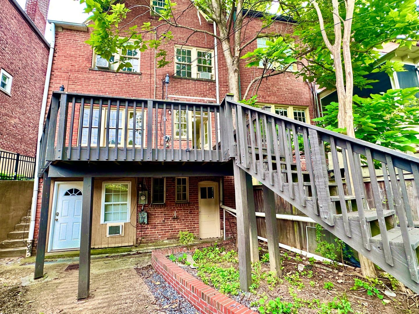 Washington House: 4422 Greenwich Parkway NW