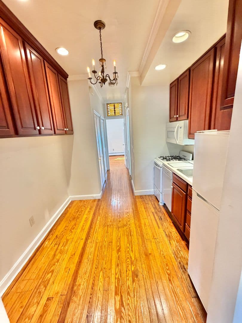 Washington Apartment: 329 C Street, SE