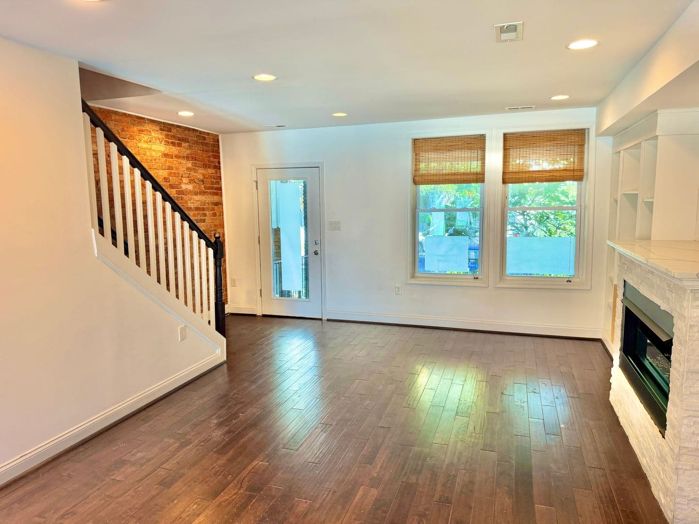 Washington Townhome: 918 Hamilton St NW