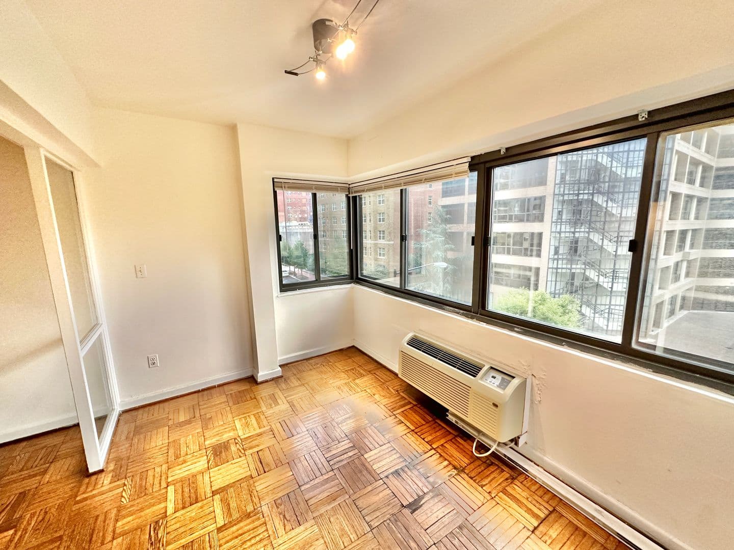 Washington Condo: 2141 I Street, NW #402
