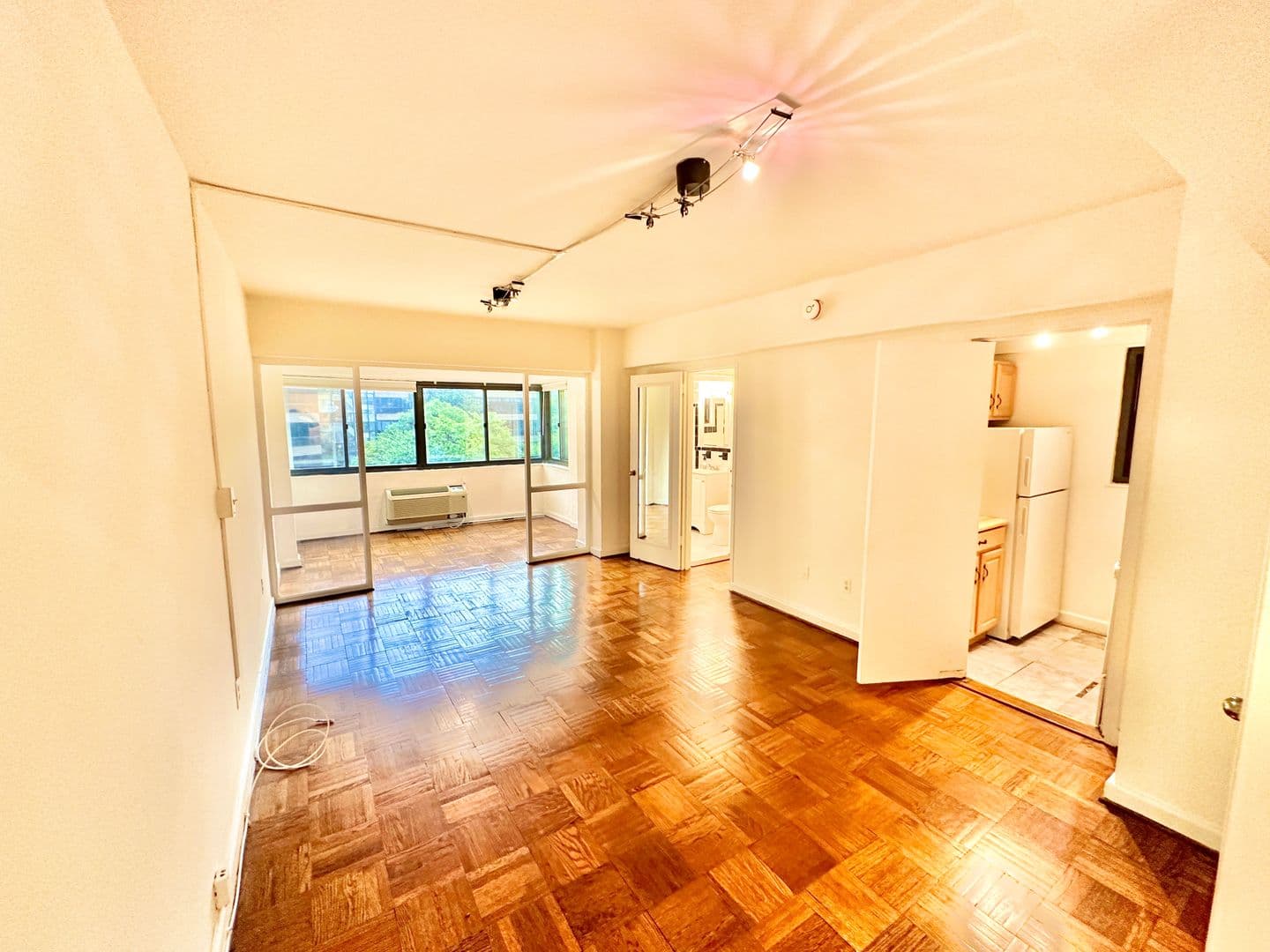 Washington Condo: 2141 I Street, NW #402