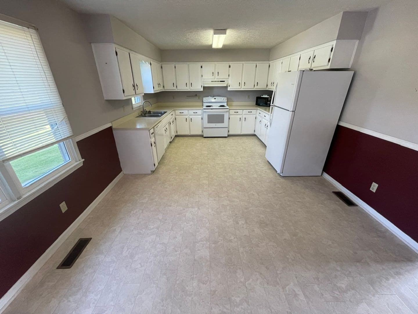 Pleasureville House: 111 Pleasureville Road