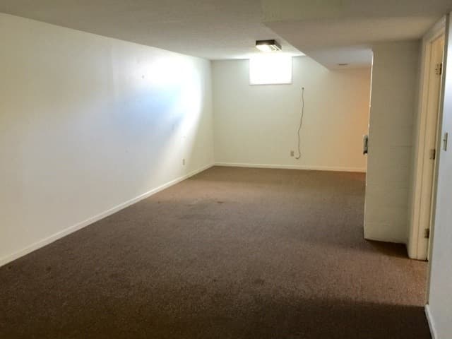Pleasureville House: 111 Pleasureville Road