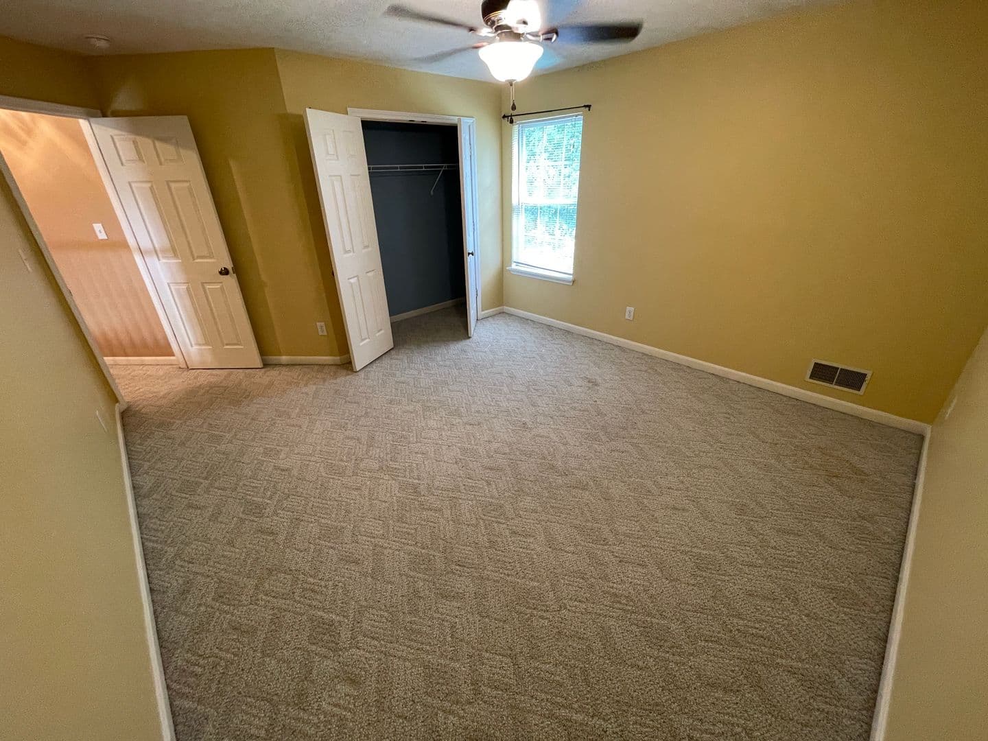 Louisville House: 3914 Stone Hollow Drive