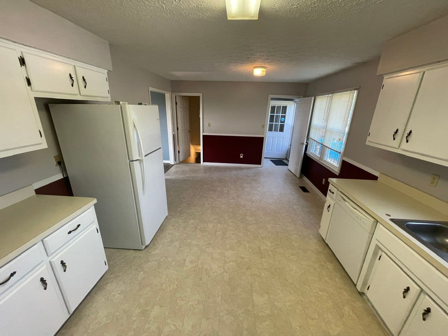 Pleasureville House: 111 Pleasureville Road