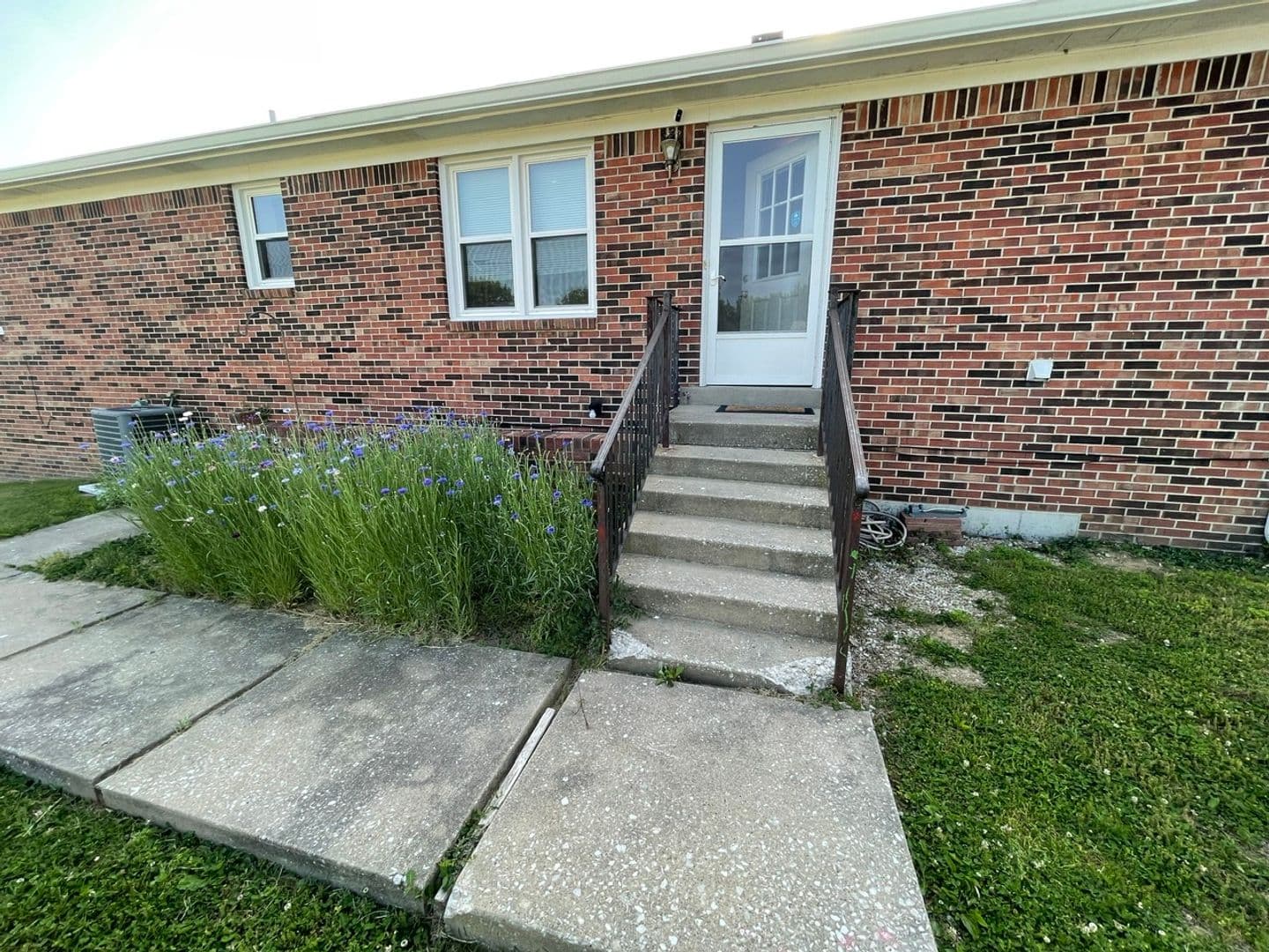 Pleasureville House: 111 Pleasureville Road