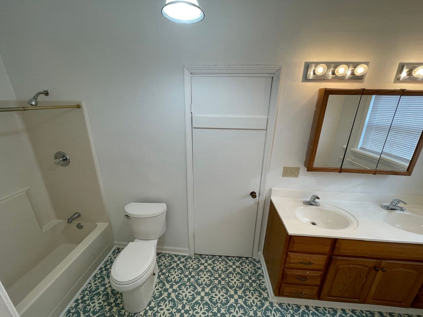 Fisherville House: 18206 Shelbyville Road