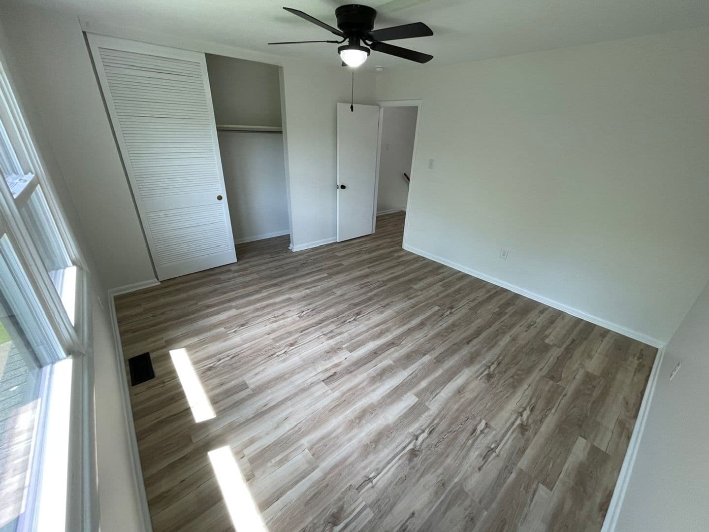 Shelbyville Apartment: 1215 Mary Ross Avenue