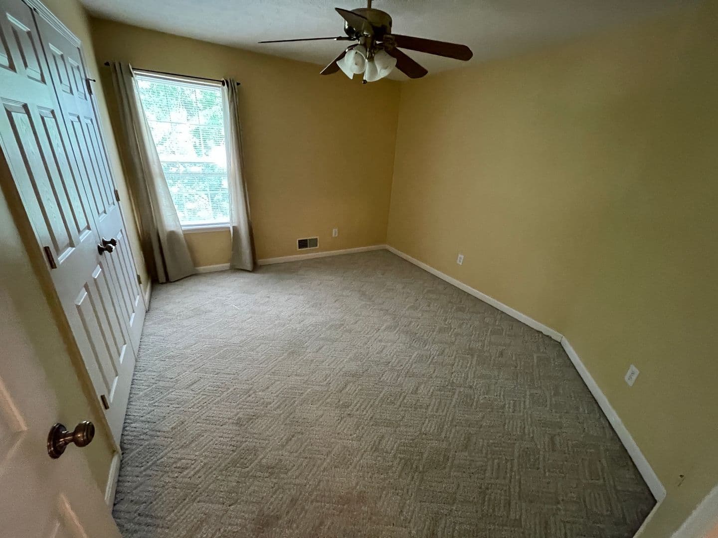 Louisville House: 3914 Stone Hollow Drive