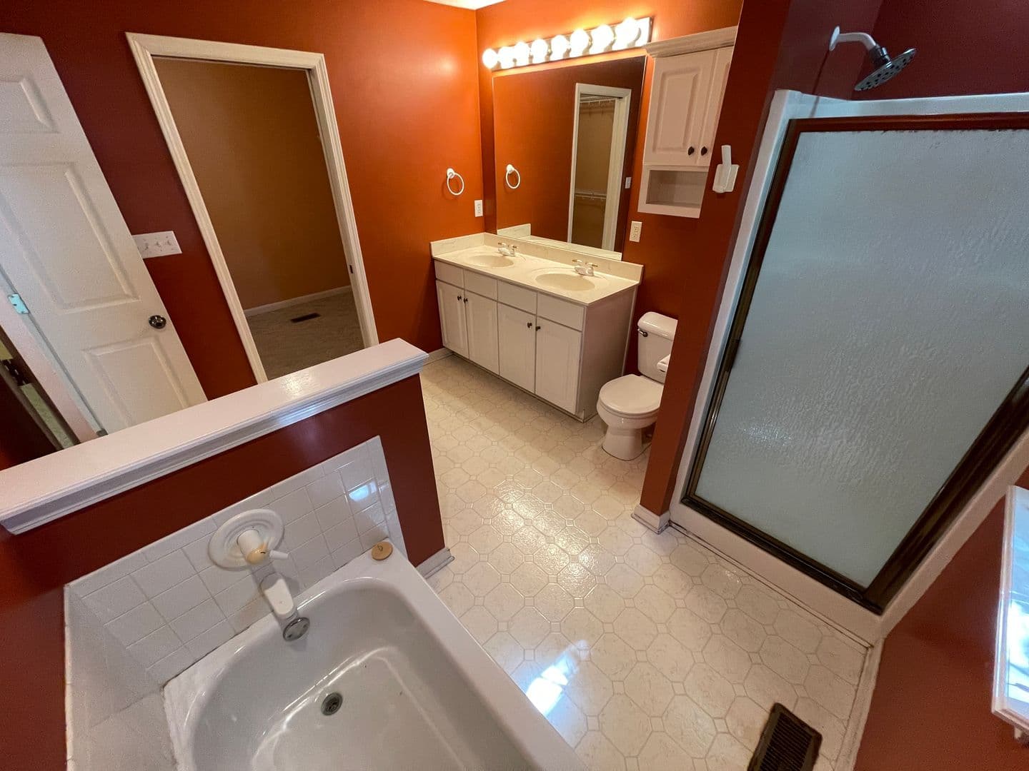 Louisville House: 3914 Stone Hollow Drive