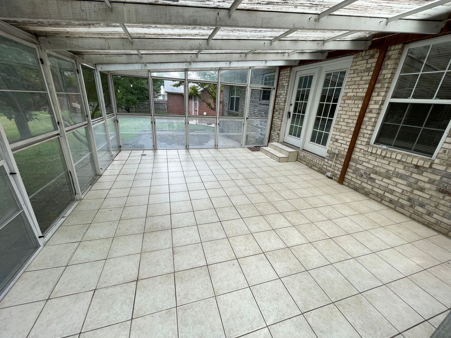 Louisville House: 3914 Stone Hollow Drive