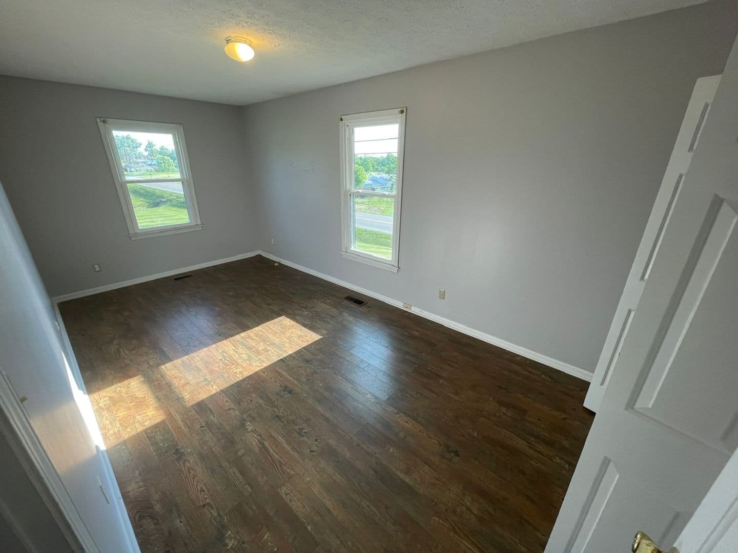 Pleasureville House: 111 Pleasureville Road