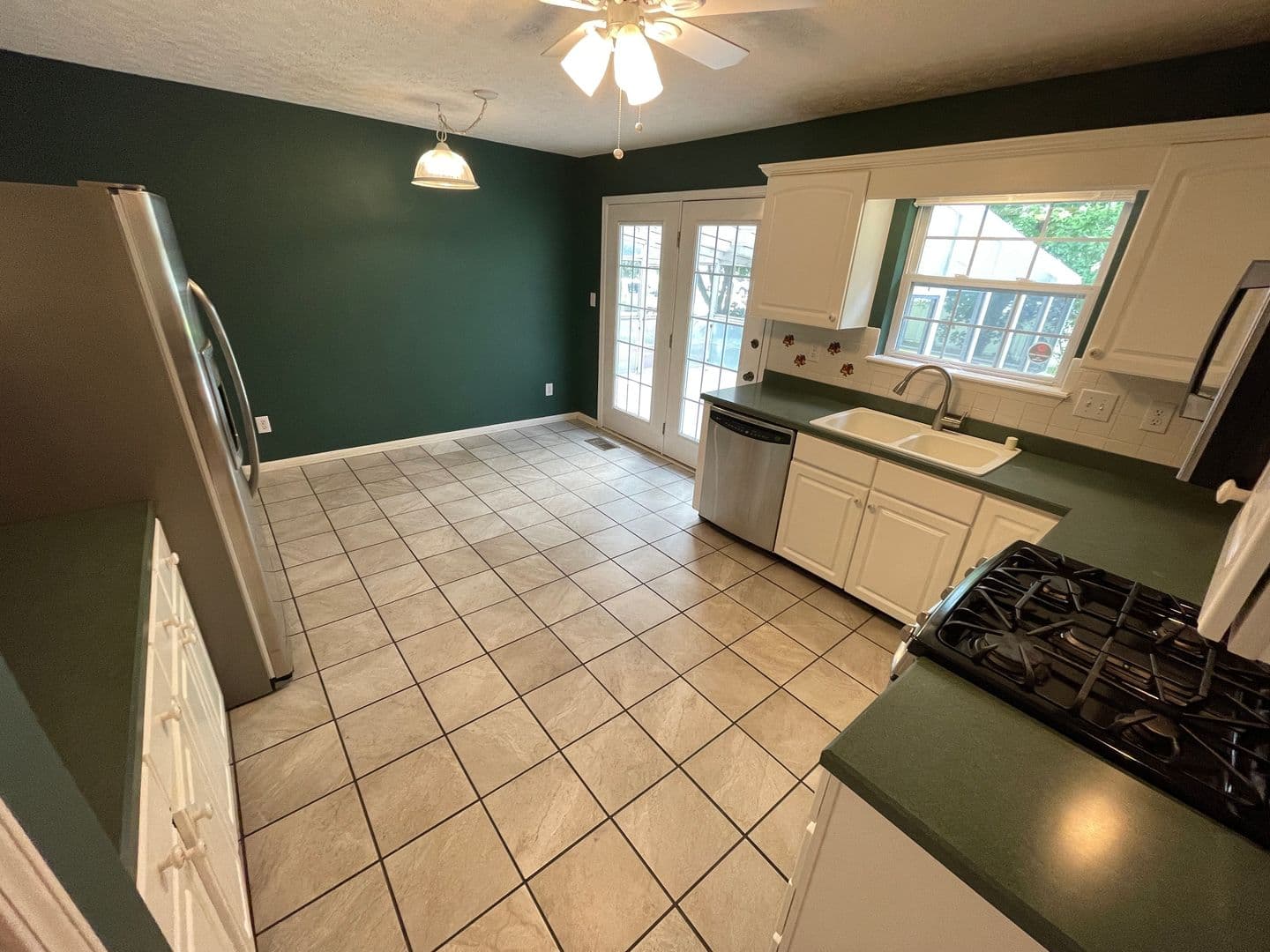 Louisville House: 3914 Stone Hollow Drive