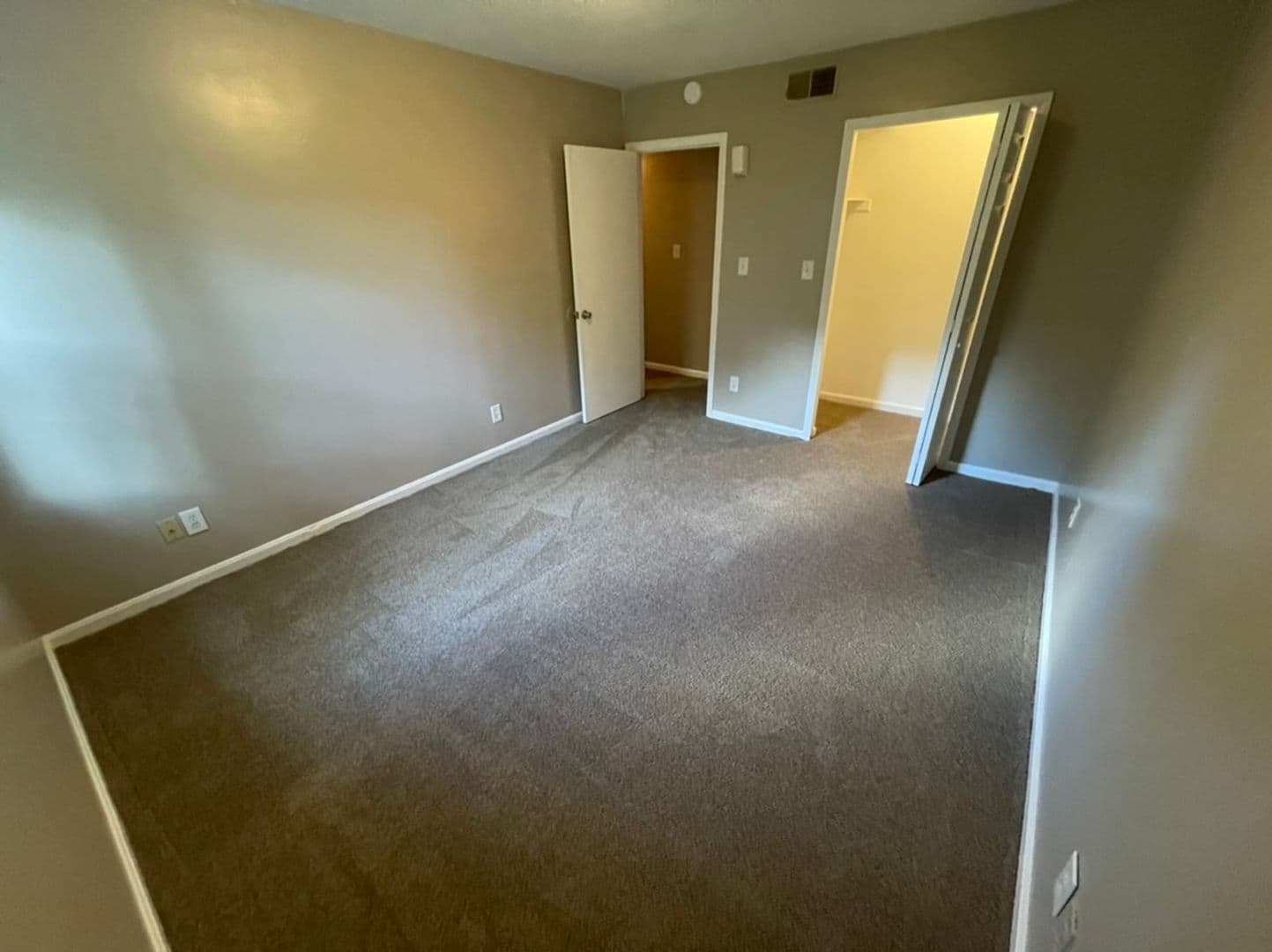 Shelbyville Apartment: 307-315 Blue Bird Drive 6-Plex