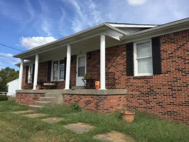 Pleasureville House: 111 Pleasureville Road
