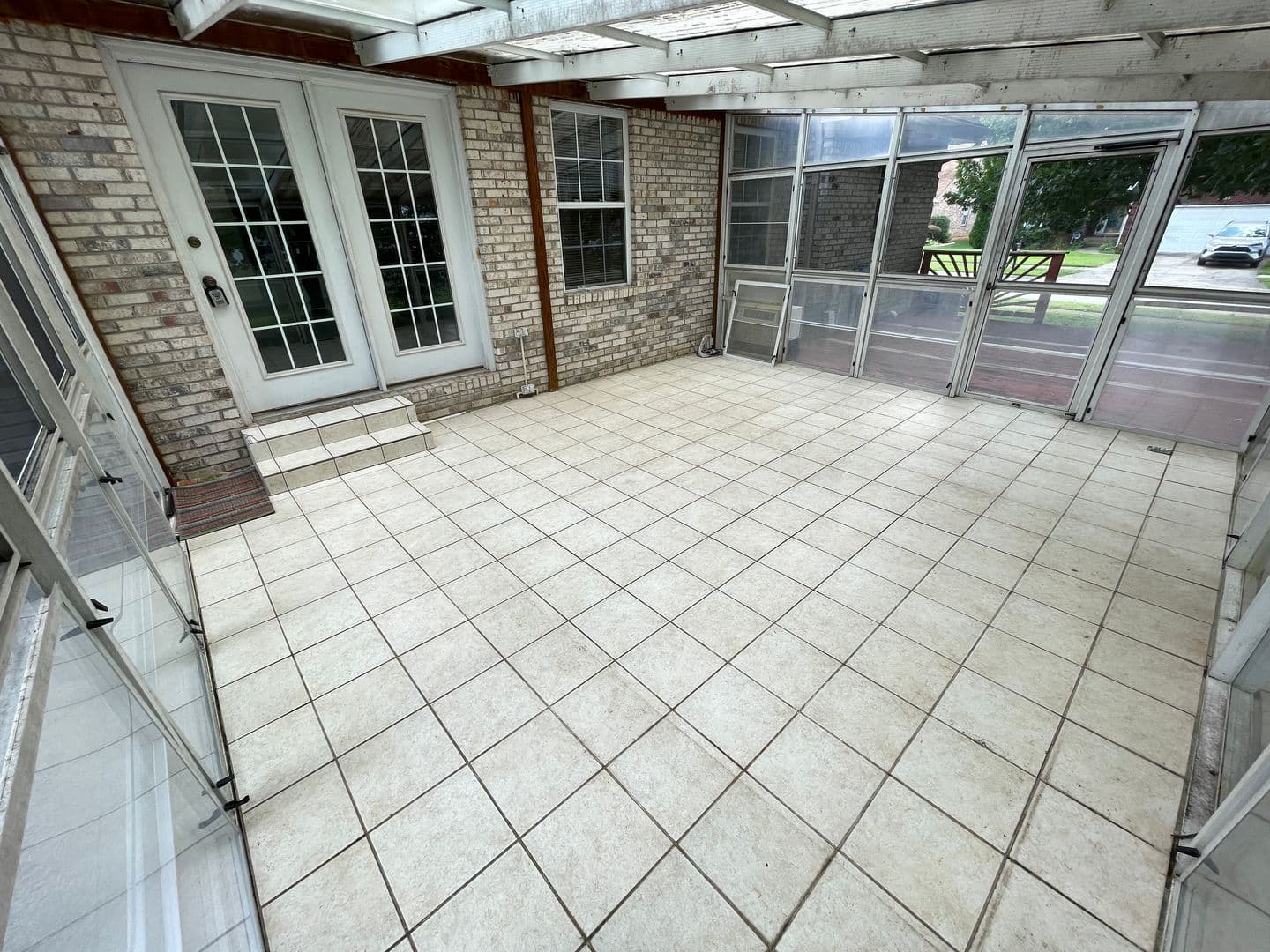 Louisville House: 3914 Stone Hollow Drive