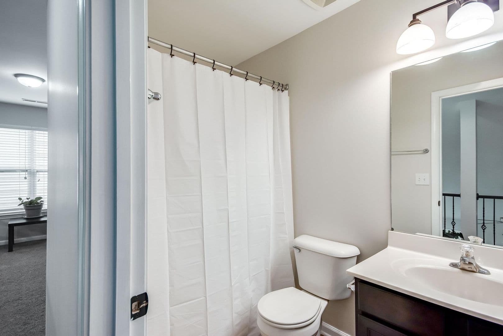 Louisville House: 216 Rockcrest Way