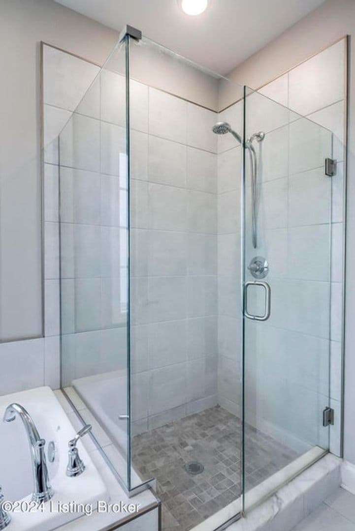 Louisville House: 107 Irondale Court