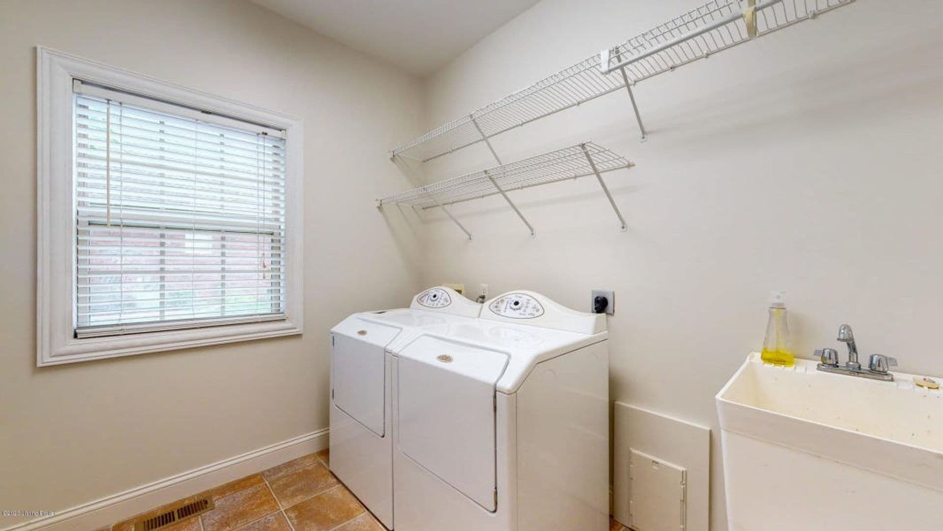 Prospect House: 7703 Wolfpen Ridge Drive
