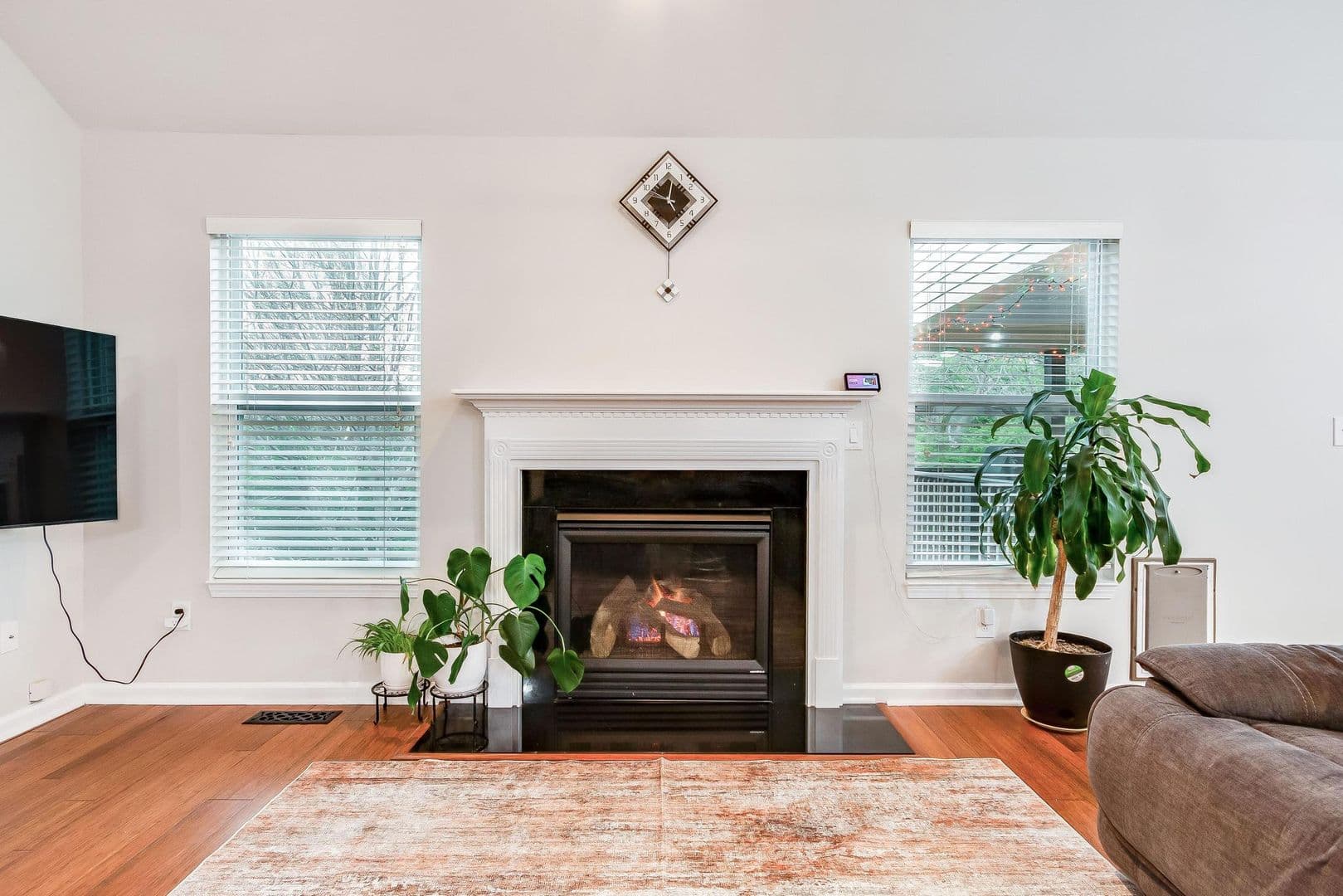 Louisville House: 216 Rockcrest Way
