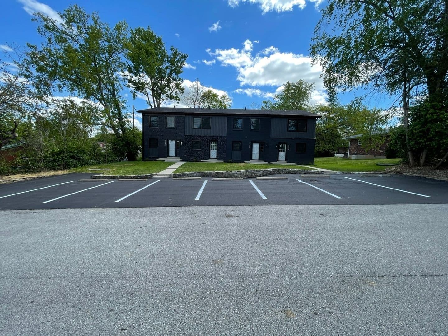Shelbyville Apartment: 1215 Mary Ross Avenue