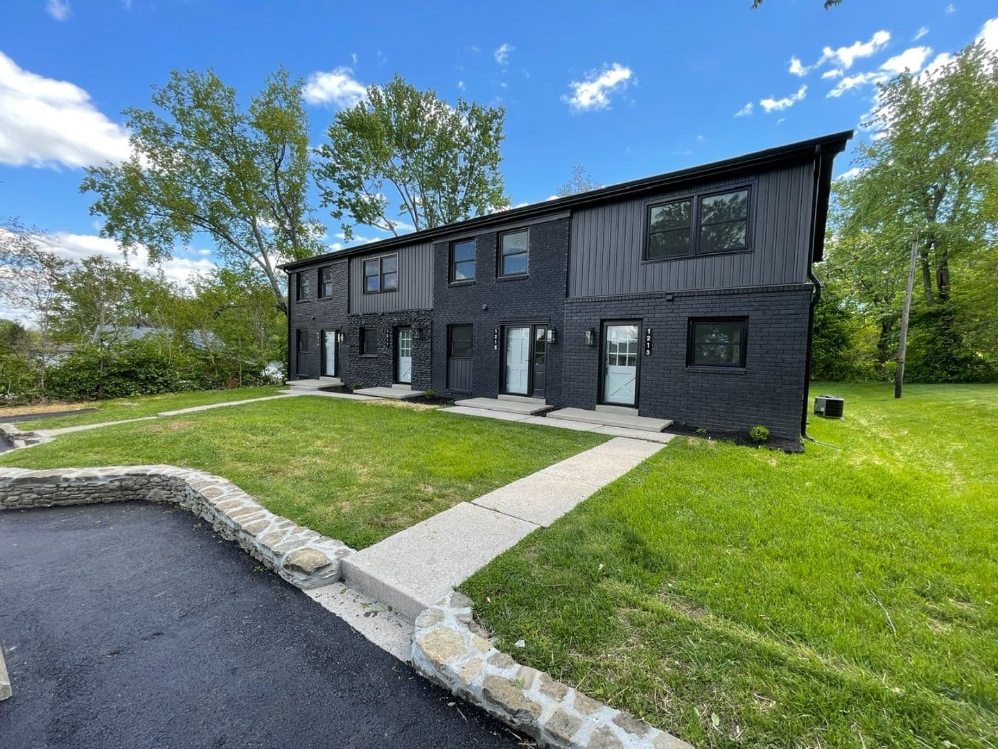 Shelbyville Apartment: 1215 Mary Ross Avenue